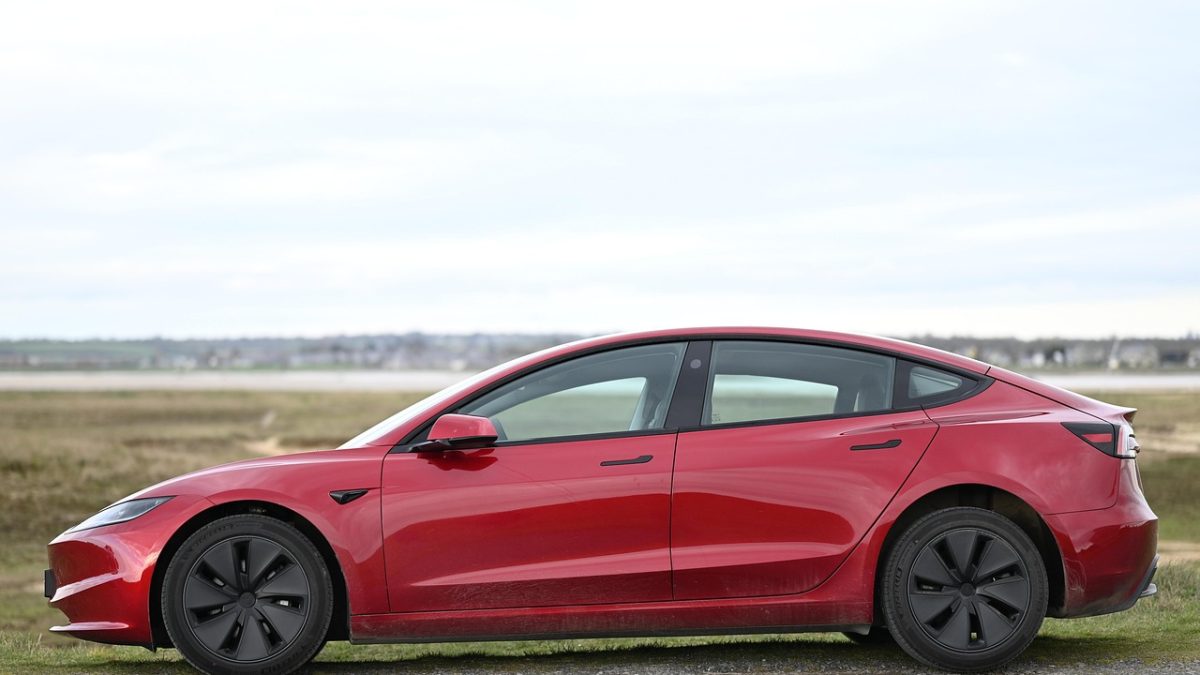 ¿Un Tesla más barato? ¿Rivian R2 con datos oficiales? Todo lo que se habló en el podcast de esta semana