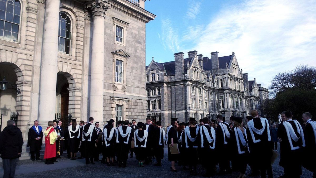 ¿La IA te da miedo? Los abucheos en las graduaciones universitarias revelan la fractura generacional