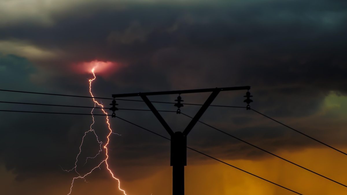 ¿Tu smartphone puede convertirse en un peligro durante una tormenta eléctrica? La verdad sobre el cargado