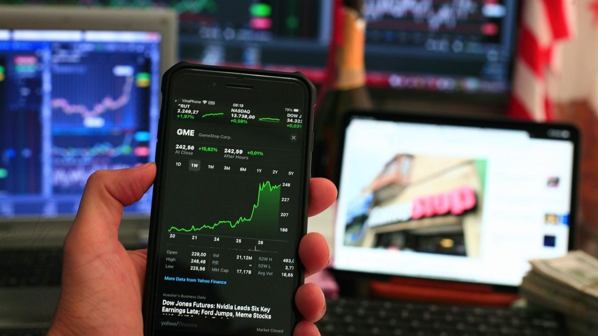 ¿Quién necesita conservadurismo? ¡GameStop lanza una jugada de $56 mil millones por eBay!