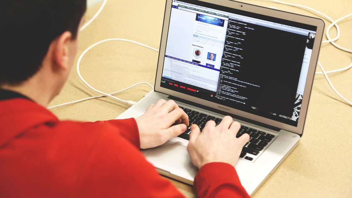Mistral AI dice adiós a las sesiones locales: Ahora sus agentes de código trabajan en la nube para ti
