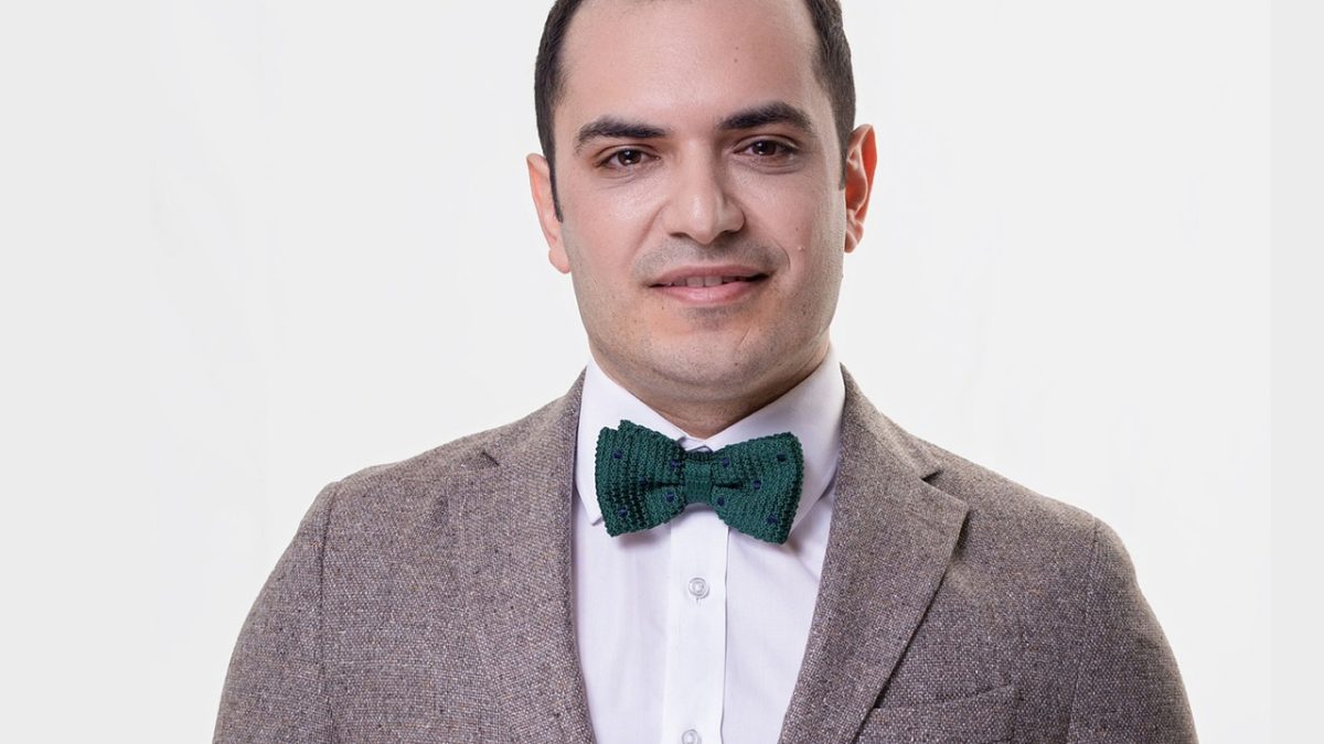 ¿El fin de los jefes? Los CEOs de Airbnb y Coinbase predicen la muerte de los ‘gestores de personas’ por la IA