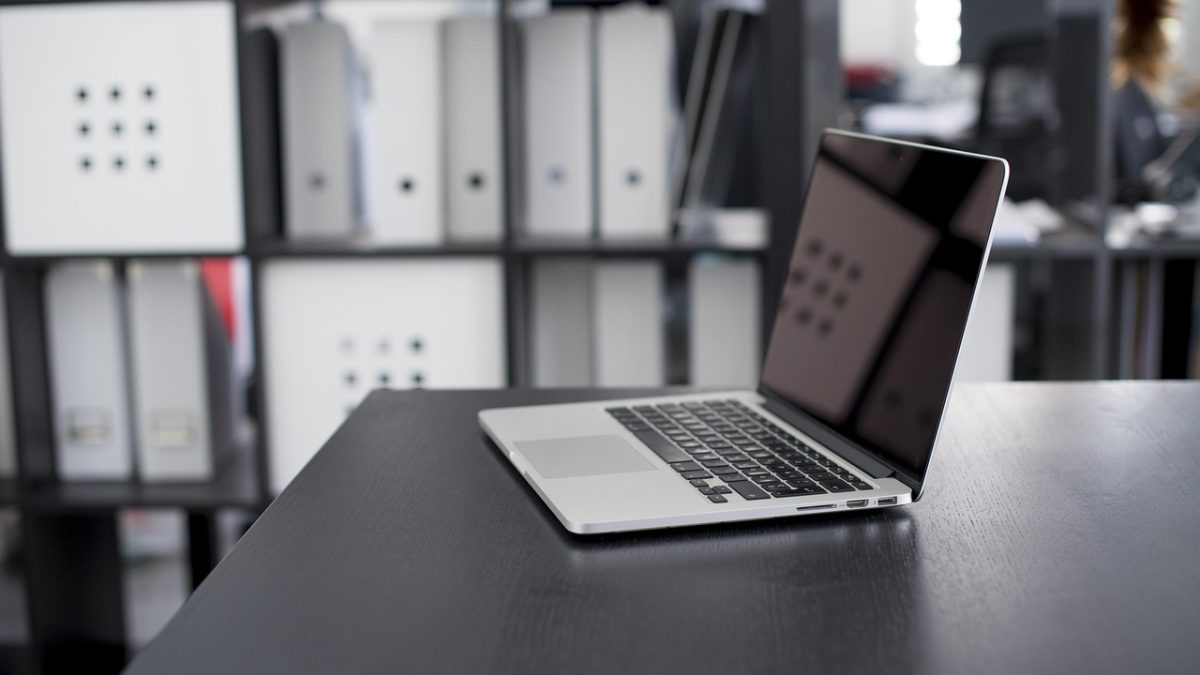 ¿Llega por fin el MacBook con pantalla táctil? Un filtrador lo da por seguro