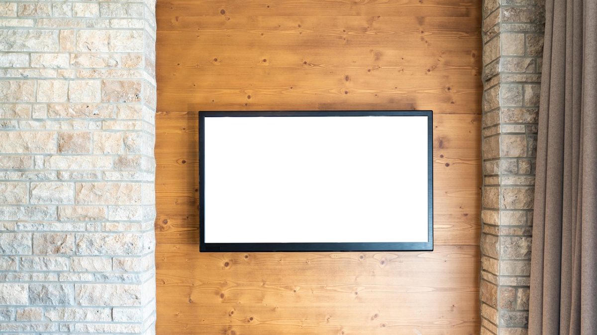 ¿Sueñas con montar tu televisor en la pared? Esto es lo que debes saber antes de atornillar