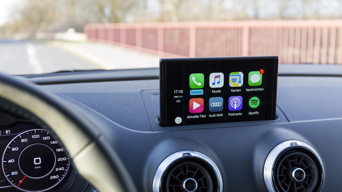CarPlay se pone al día: vídeos en la pantalla del coche (pero solo si está parado)