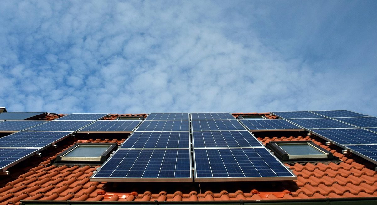 El sodio llega a casa: UNIGRID instala sus primeras baterías en Europa, EE.UU. le sigue