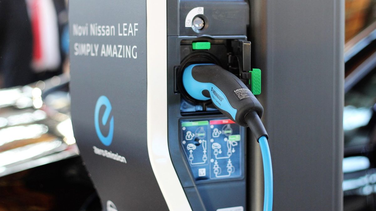 ¿Cambiar el coche de gasolina por uno eléctrico? El 94% de los que lo han hecho no volverían atrás