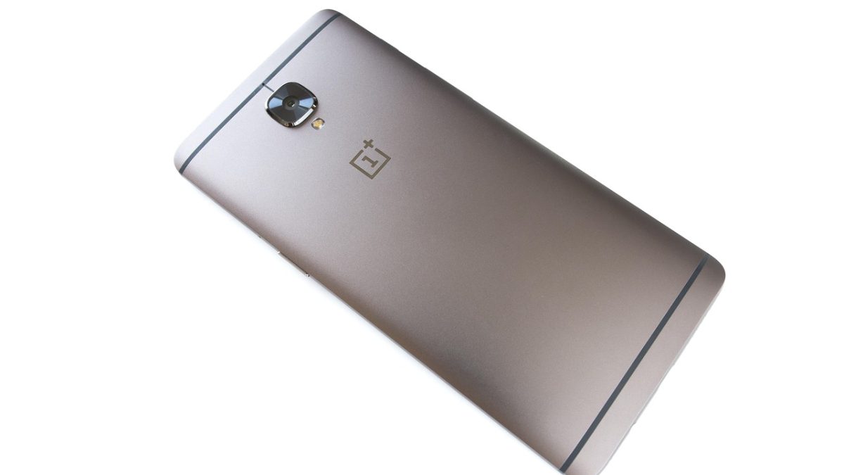 OnePlus 15R vs OnePlus 15: dónde se esconden los 200 dólares de diferencia