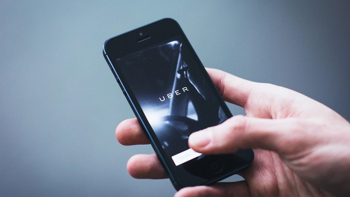 Uber permite a los padres hacer streaming en vivo de los viajes de sus hijos adolescentes