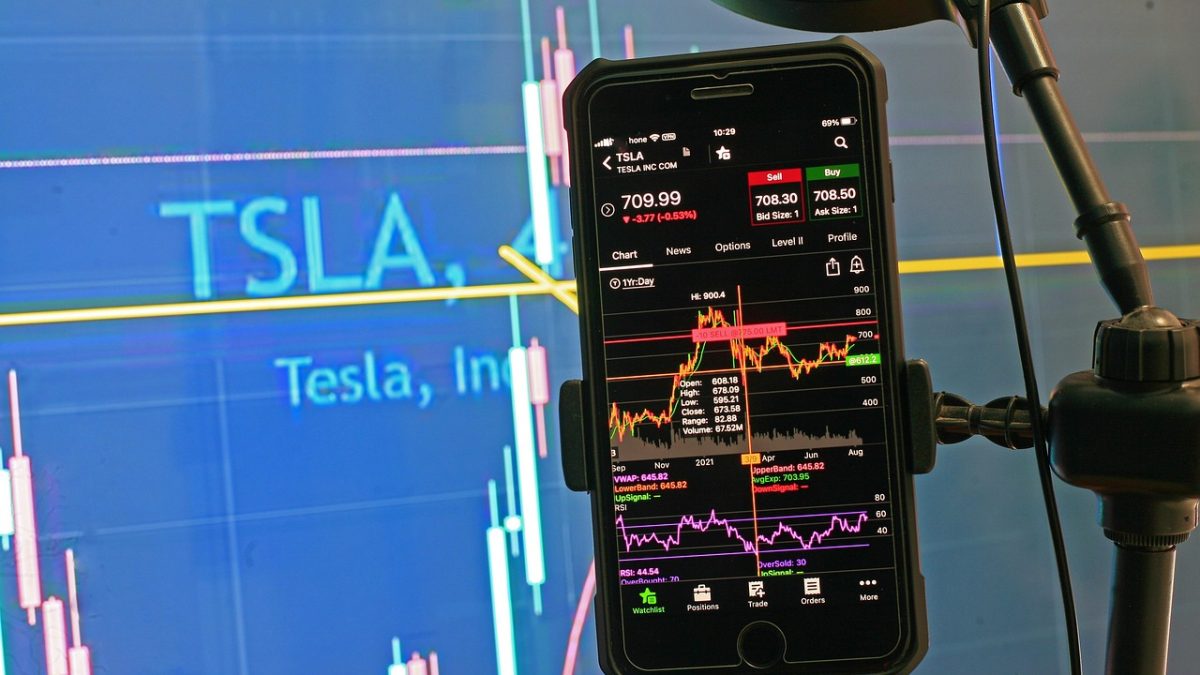 ¿Se fusionarán Tesla y SpaceX? El último Electrek Podcast lo desmenuza todo