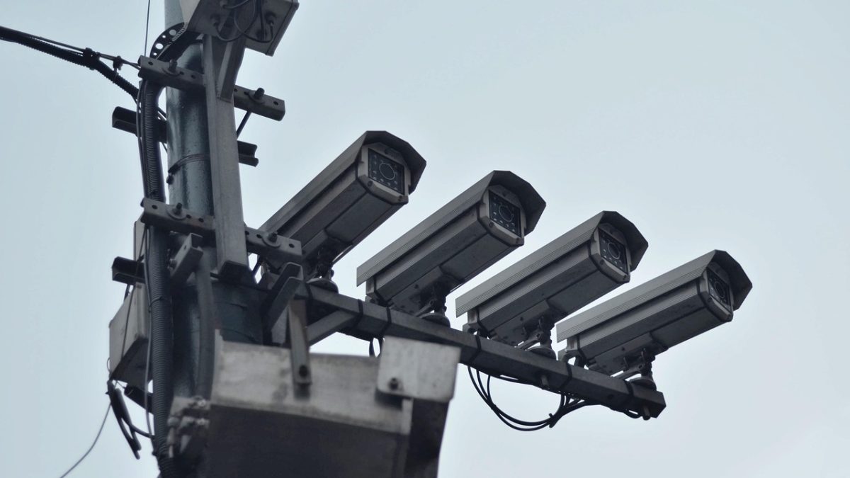 Florida da el primer portazo a las cámaras de Flock: ordenan retirar todos los lectores de matrículas de las autopistas estatales