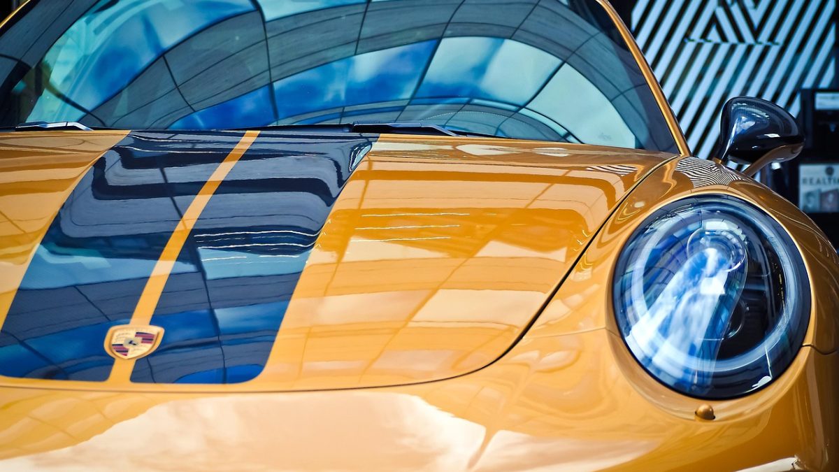 El Porsche Boxster eléctrico ya no se esconde: de Nürburgring a un Tesla Supercharger