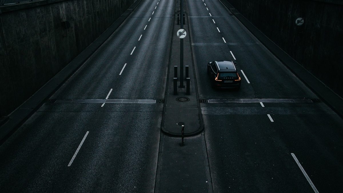 8.300 multas y casi un millón de dólares: la factura que persigue a los robotaxis de Waymo