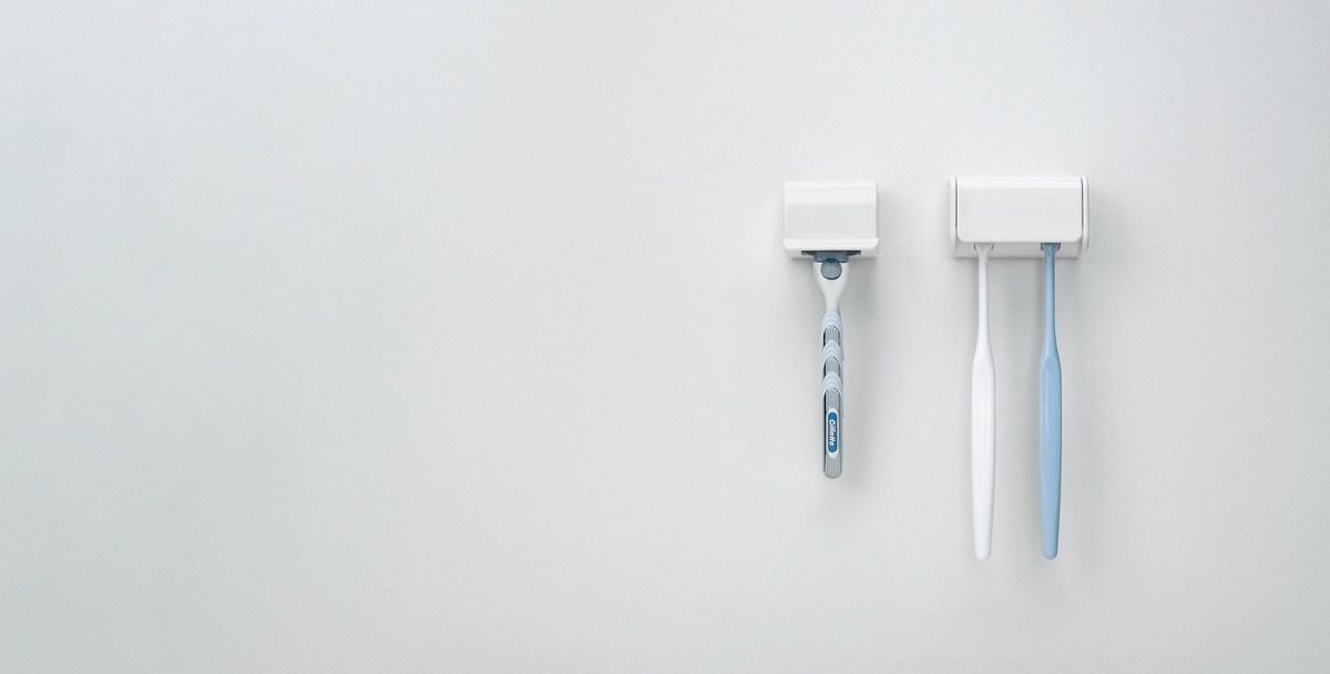 El nuevo cepillo de Dyson tiene una cámara dentro de la boca y te limpia entre dientes con un chorro