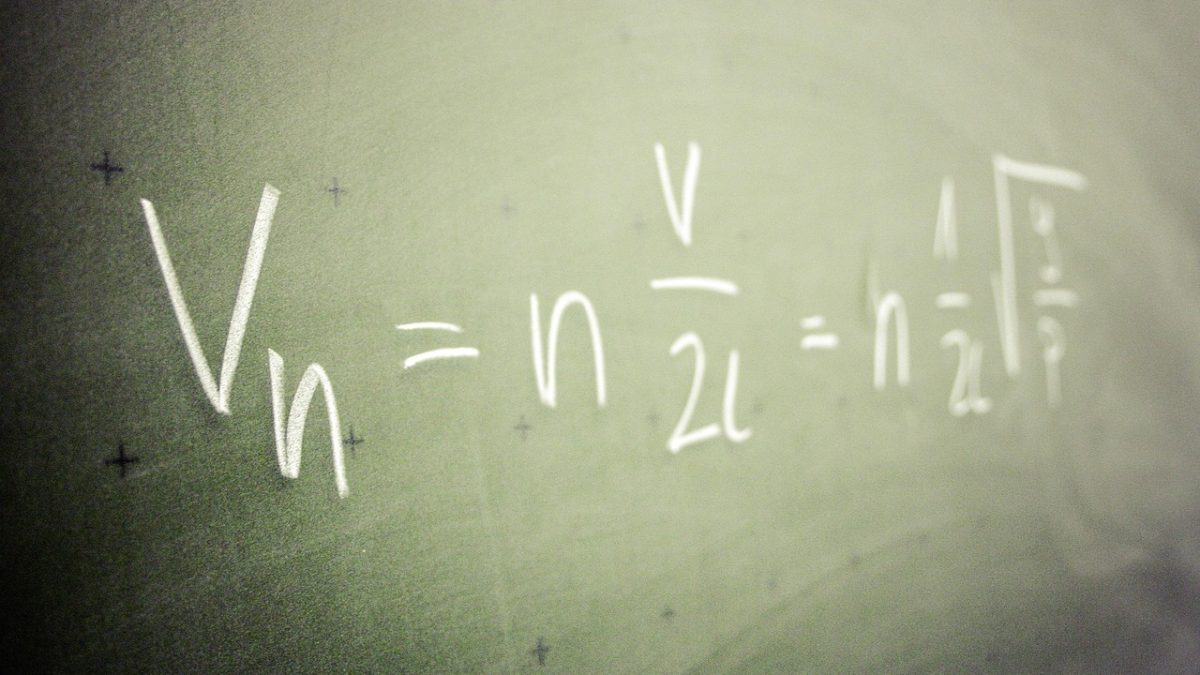 Publicó primero y OpenAI respondió en menos de un día: la disputa por una ecuación centenaria