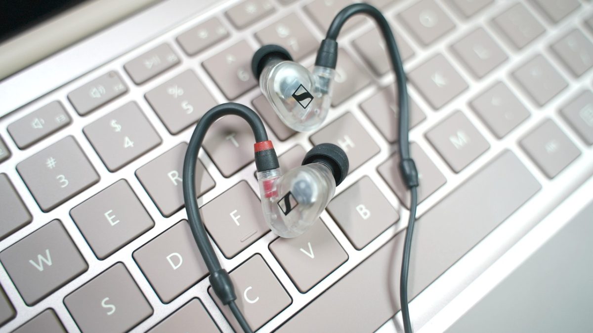 Sennheiser Momentum True Wireless 5: las baterías se cambian con un destornillador (y adiós al desecho)