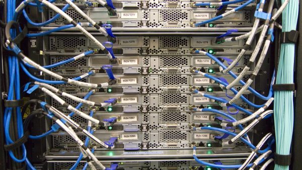 Amazon entierra los NDA de sus centros de datos y promete más de 1.000 millones a las comunidades
