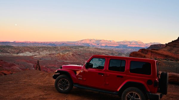 La Jeep Recon EV promete 222 millas, pero la autopista la deja en 160
